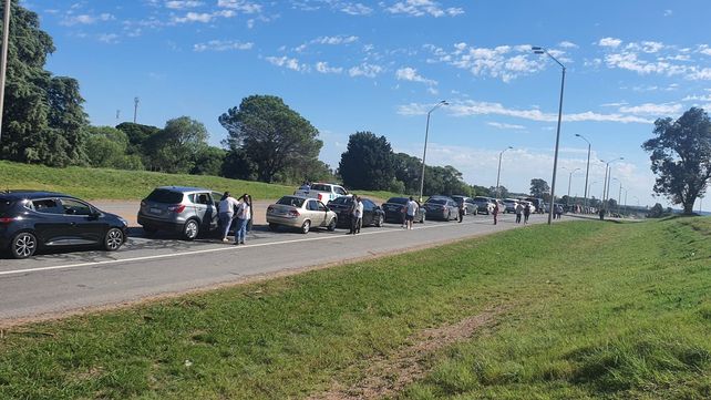 Filas kilométricas y horas de demora en el paso fronterizo de Fray Bentos-Gualeguaychú.&nbsp;