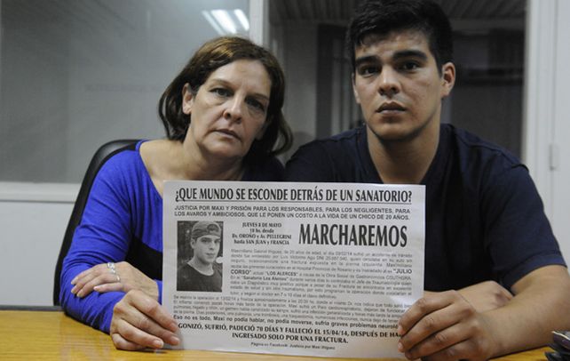 dolor. La mamá y el hermano de Maximiliano Iñíguez exigen “justicia”.