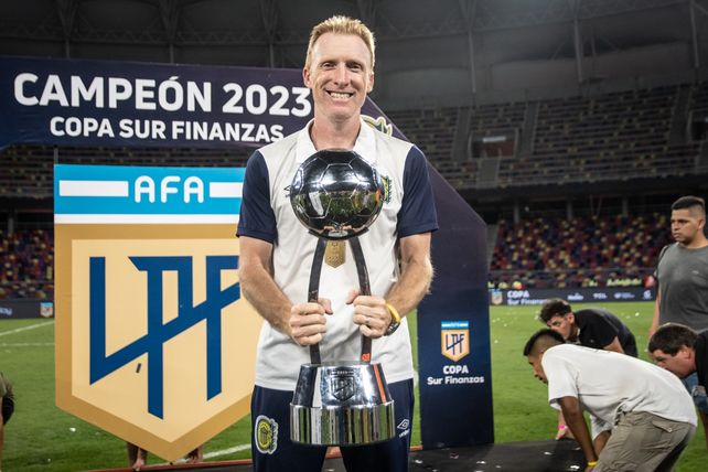 El secretario deportivo canalla valoró mucho la obtención del título en la Copa de la Liga 2023.