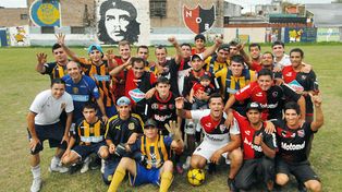 El ejemplo. Como cada año, en Tiro Suizo se celebró un clásico amateur. Todos juntos, mostrando cómo debe vivirse. (Foto: M. Bustamante)