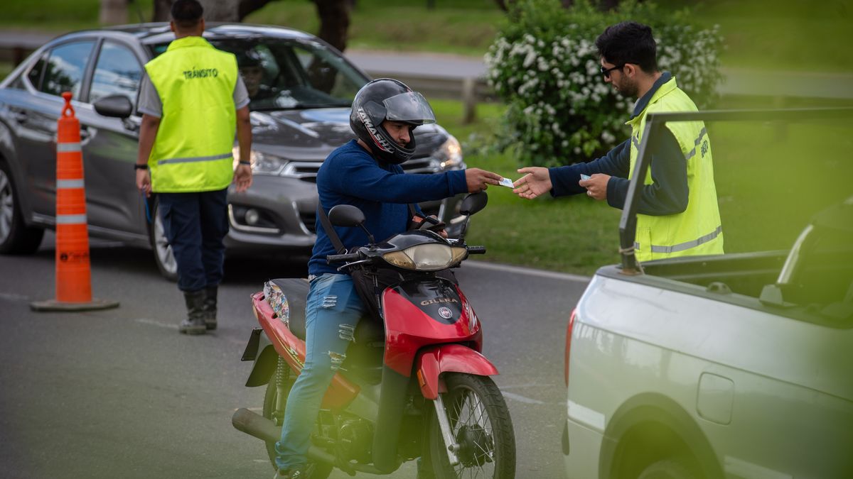 Secuestran 30 vehículos en operativos de tránsito en barrios de Granadero Baigorria