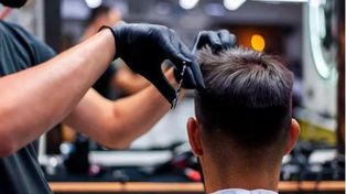 Peluqueros y barberos denuncian una ola de robos a locales del rubro.
