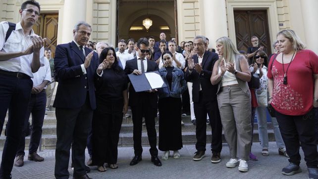 La emotiva despedida a Horacio Usandizaga frente al Palacio de los Leones