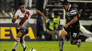River pisa el Bosque con la misión de festejar para no alejarse de la pelea