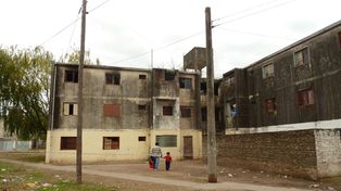 Comenzaron con la demolición de la torre 7 del complejo de barrio Acería