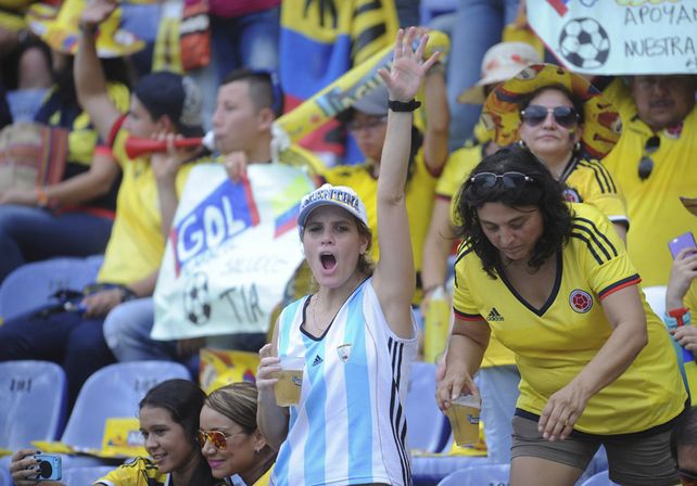 Argentina derrotó a Colombia en Barranquilla y por fin conoció la victoria