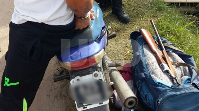 Gendarmería metió apresó a dos delincuentes que iban en moto y con una escopeta