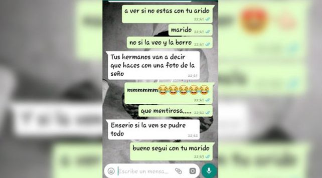 Los supuestos chats de la maestra acusada de acosar a un nene