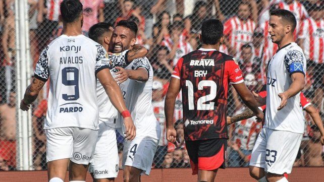 Independiente ganó bien en Córdoba.