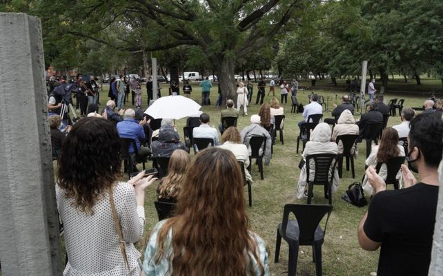 Memoria, verdad y justicia: un árbol por Juane Basso, símbolo de la lucha persistente