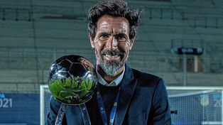 El Barba que hizo historia: Colón homenajeó a Eduardo Domínguez en el día de su cumpleaños