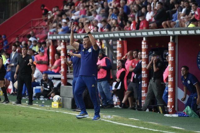 Jorge Almirón valoró que los jugadores de Central que tuvieron la oportunidad de sumar minutos no desentonaron.