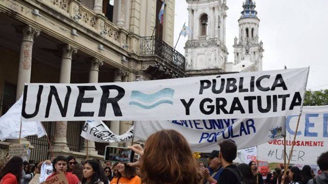 Decanos de la UNER convocan a la cuarta marcha federal universitaria en Paraná.