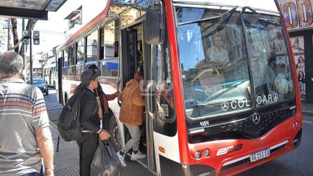Aumenta el colectivo en Santa Fe: cuánto pagará cada categoría de usuario a partir del nuevo incremento