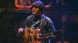 Javier Parisi presenta un homenaje a john lennon y the beatles en el Teatro 3 de Febrero