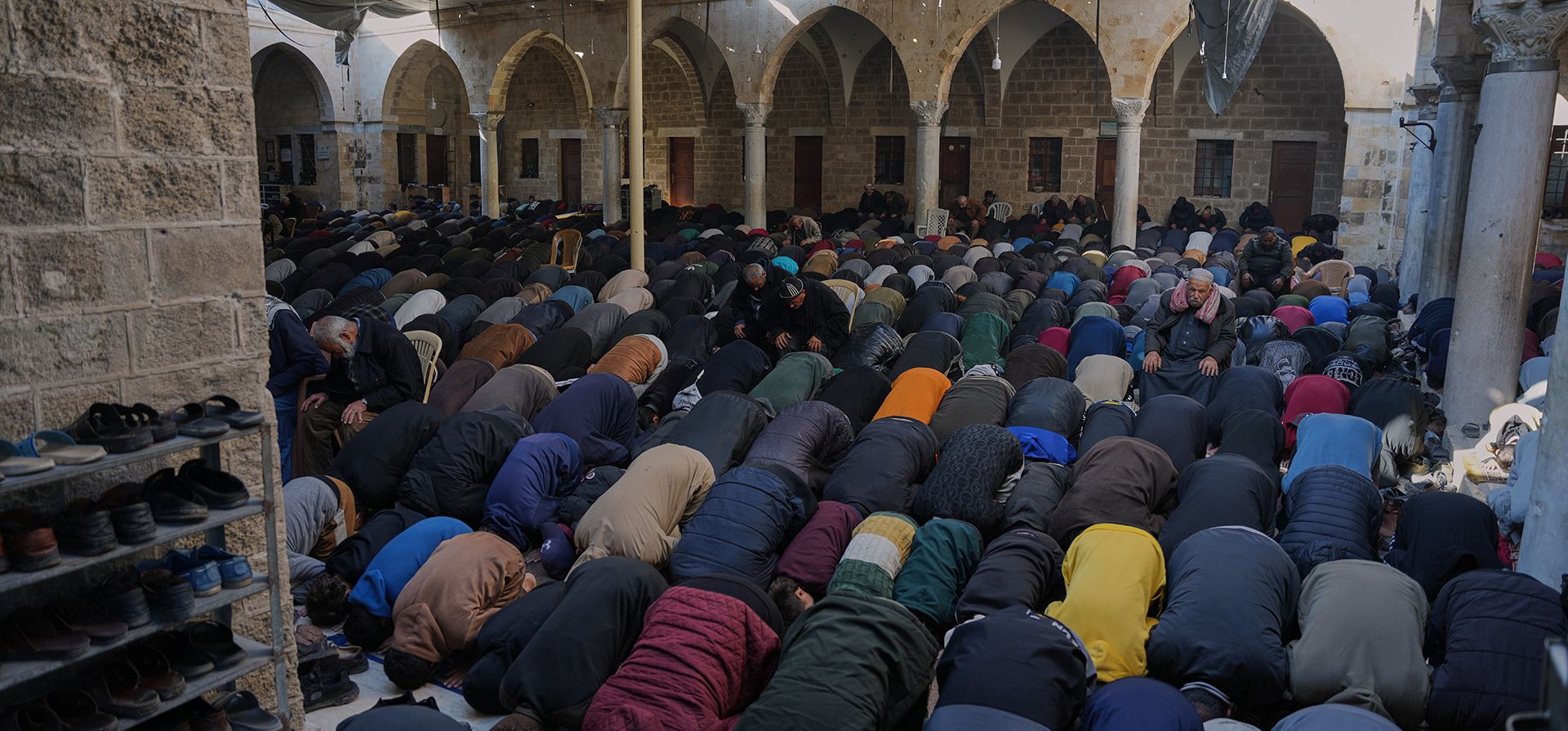 Palestinos asisten a las oraciones del viernes en la mezquita Sayyid Hashim, en la ciudad de Gaza, el viernes 19 de diciembre de 2025. (Foto AP/Abdel Kareem Hana) Palestinos asisten a las oraciones del viernes en la mezquita Sayyid Hashim, en la ciudad de Gaza, el viernes 19 de diciembre de 2025. (Foto AP/Abdel Kareem Hana)