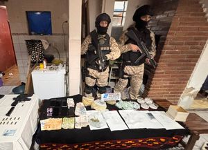 Demoraron a dos policías de Santa Fe que fueron a comprar droga a un búnker de Rosario