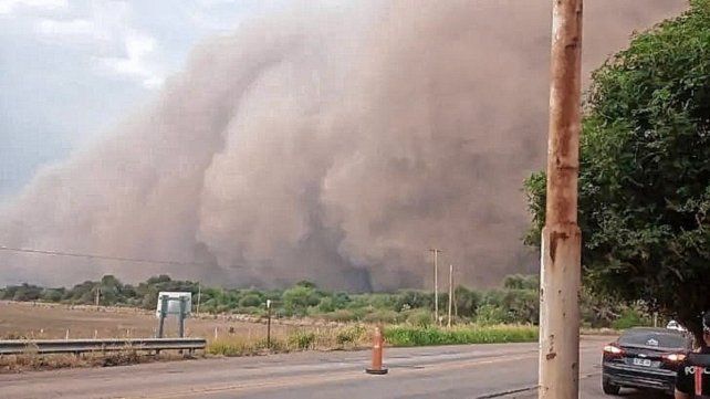 Chaco: impresionante tormenta de polvo cubrió varios pueblos
