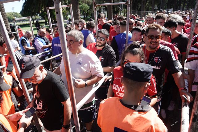 La hinchada de Newells llegó en masa al Coloso para alentar al equipo de Heinze