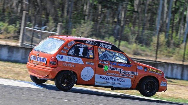 Santiago Lantella con el Chevrolet Celta se adueñó del uno de manera provisional en la Clase 2.