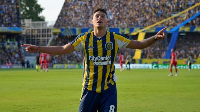 Alejo Veliz grita uno de los 11 tantos que convirtió con la casaca canalla en la Liga Profesional que acaba de terminar.