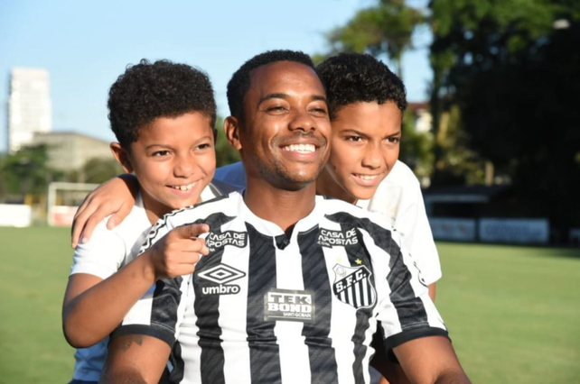 Robinho volverá a jugar en Santos de Brasil a los 36 años