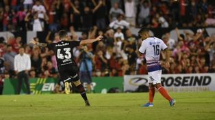 El catamarqueño tuvo una gran noche y con su gol llenó de alegría el Coloso.