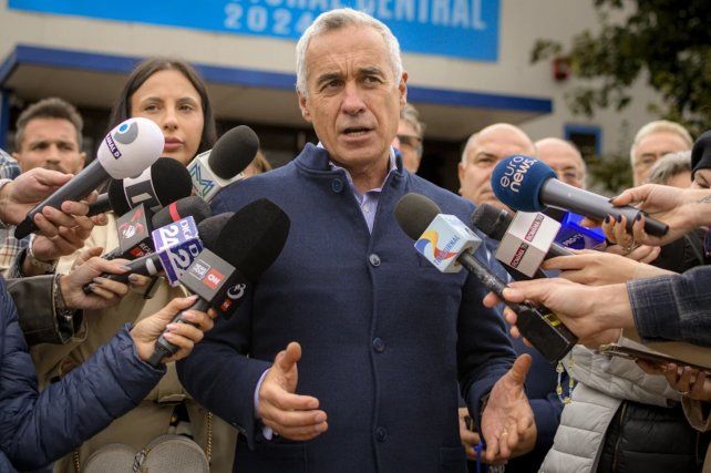 Un populista de extrema derecha se metió en la segunda vuelta en Rumania