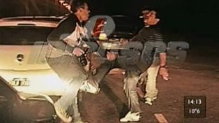 Las imágenes de la agresión de Diego Maradona a periodistas cuando regresó al país