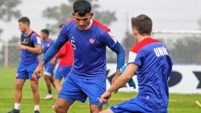 Oscar Piris sufrió un desgarro y será baja como mínimo en los próximos dos partidos que juegue Unión.