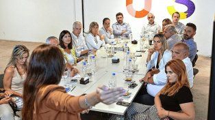 Los principales dirigentes del Frente de Frentes se reunirán en Vera, y marcan distancia de Pullaro.