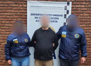 Allanaron dos domicilios en Rosario por mensajes antisemitas