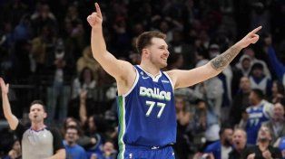 Noche mágica para el esloveno Luka Doncic en el triunfo de Dallas