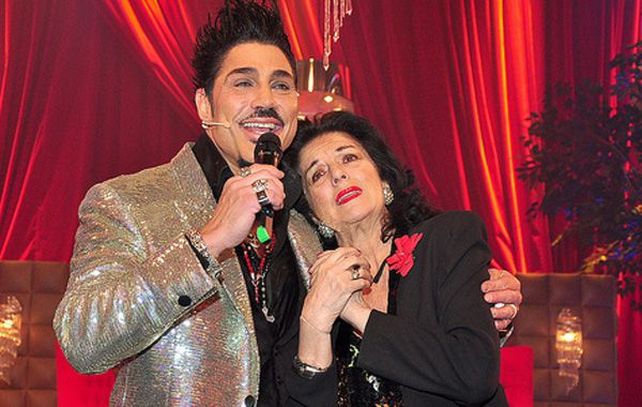 Ricardo Fort junto a su madre