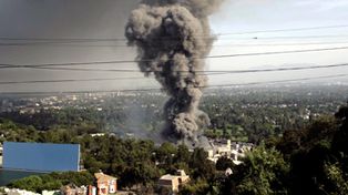 Un incendio destruy&oacute; parte de los estudios Universal en California