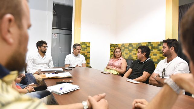 El intendente Bahl se reunió con vecinos de calle Gálvez