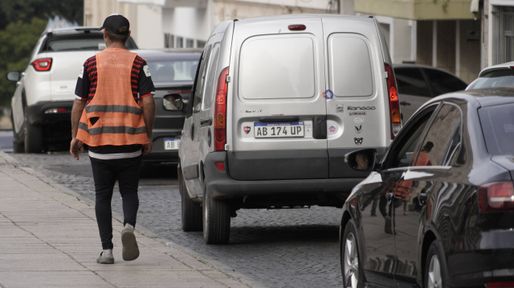 Exigen una ley provincial para erradicar la actividad de los cuidacoches en Santa Fe