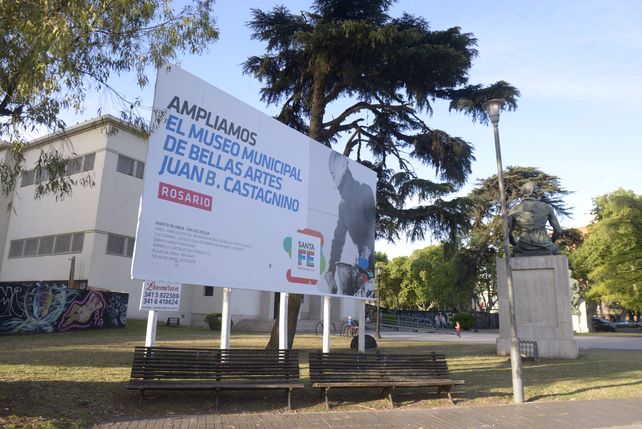 El cartel anunciaba una obra que nunca se hizo.