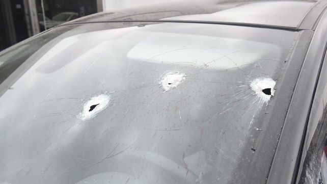 Un policía fue asesinado dentro de su auto en la zona oeste