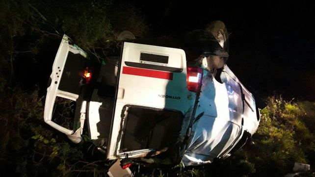 Un joven fue hospitalizado tras volcar la camioneta que conducía