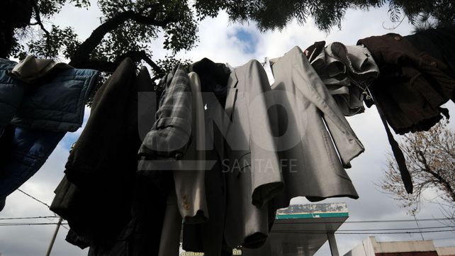 Ponen en funcionamiento un ropero solidario en la vecinal de barrio Del Tránsito