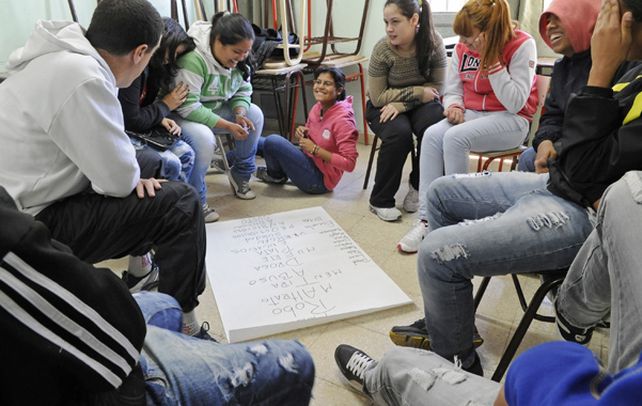 Van por más. Alumnos de la escuela ubicada en la punta noroeste de La Florida también quieren hablar sobre embarazo no deseado y noviazgo violento.