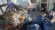 Abandono total en pleno centro de Santa Fe: retiraron 600 kilos de basura del viejo ascensor del puente peatonal de Parque Alberdi