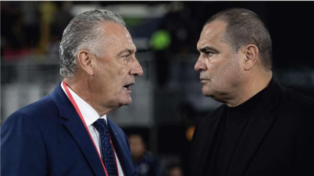 Enfrentados. Gustavo Alfaro le contestó en la conferencia de prensa a José Luis Chilavert.&nbsp;