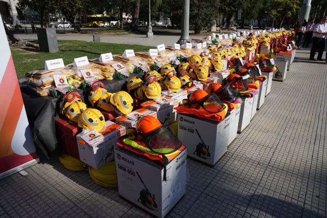 Pullaro aseguró que los bomberos voluntarios santafesinos son los más preparados y equipados del país