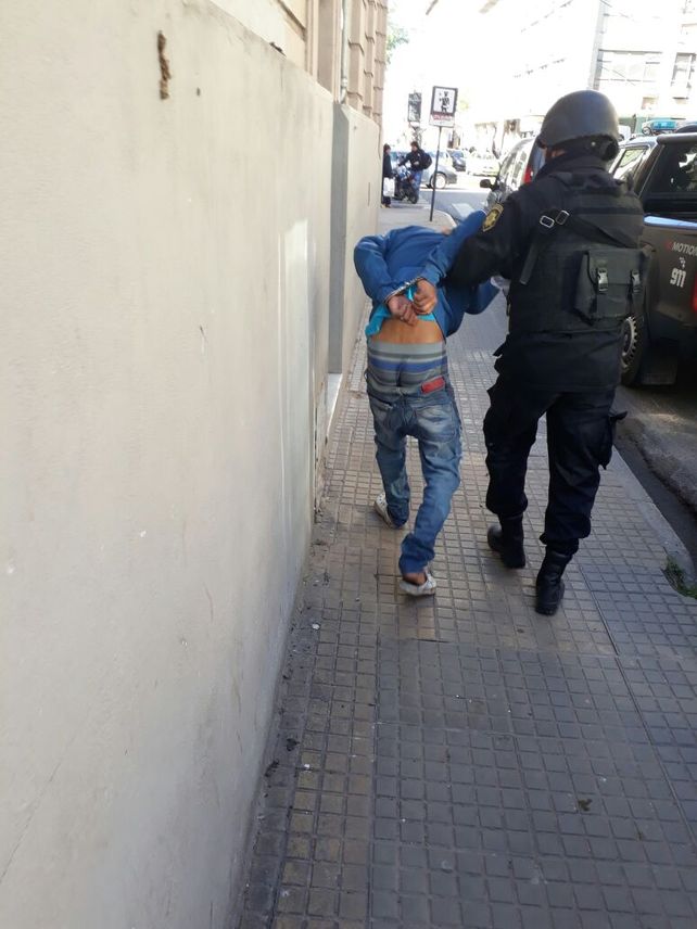 Uno de los detenidos. Uno de los jóvenes que quedó preso por apretar a la compradora de la vivienda