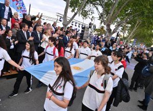 Gualeguaychú inauguró el Mundial de Canotaje Maratón con una fiesta de culturas y tradiciones