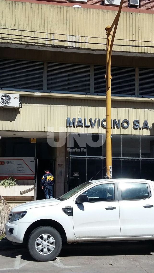 San Luis al 3300. Fue allanado un estudio contable del que se llevaron documentación relacionada con la causa.&nbsp;