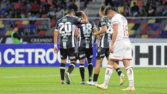 Unión y una dura derrota en Santiago.