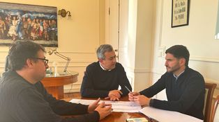 Javkin y Pullaro, acompañado por Chale, secretario de Gobierno municipal.